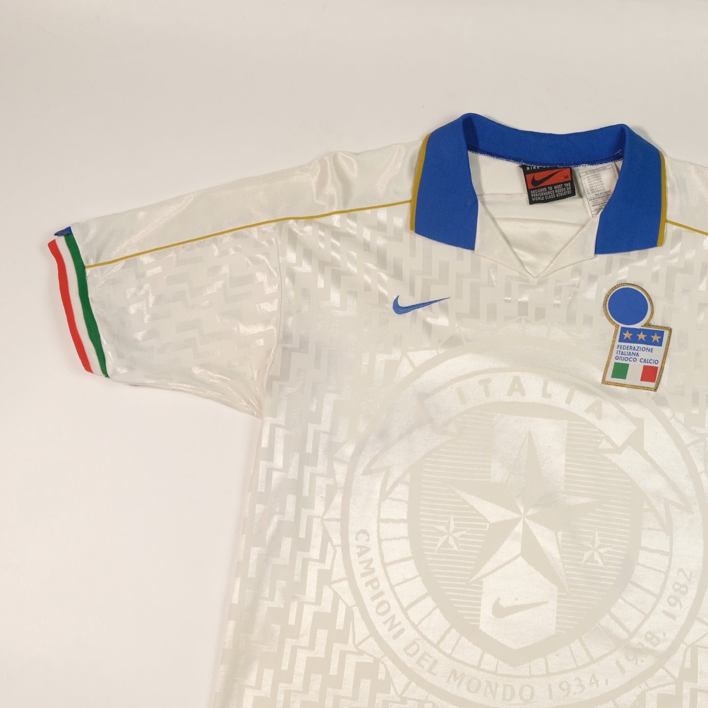 1994/96 Italy Away Shirt Nike