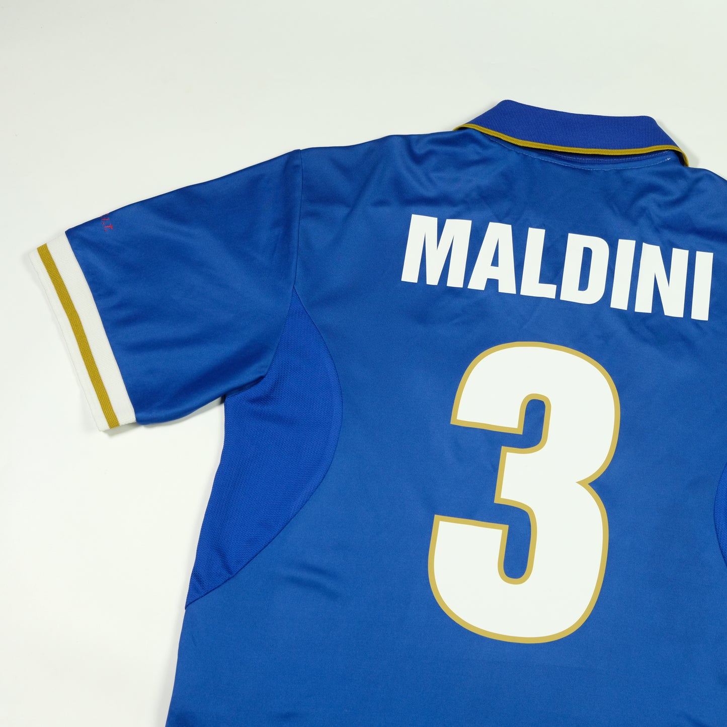Italy Maldini 1996/1997 Nike Original Home Football Shirt Medium/Large