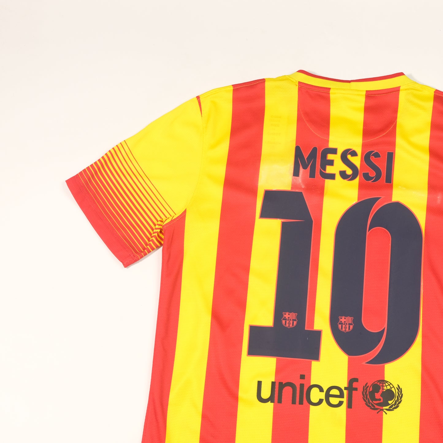 2013/14 Barcelona Away Shirt Messi Nike (M)