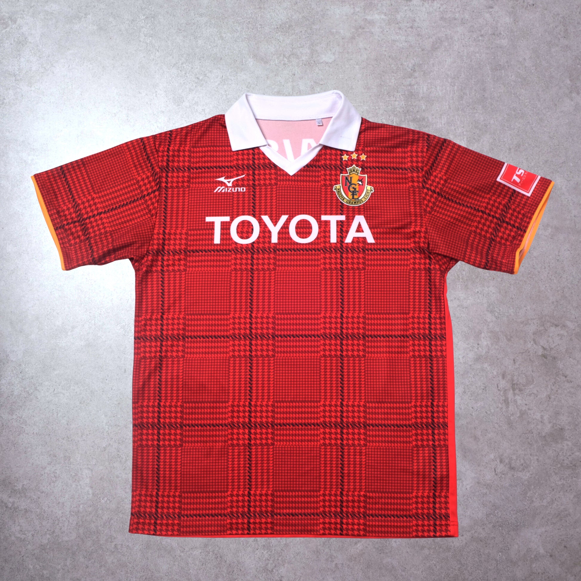 2017/18 Nagoya Grampus Home Shirt Mizuno (L/XL)