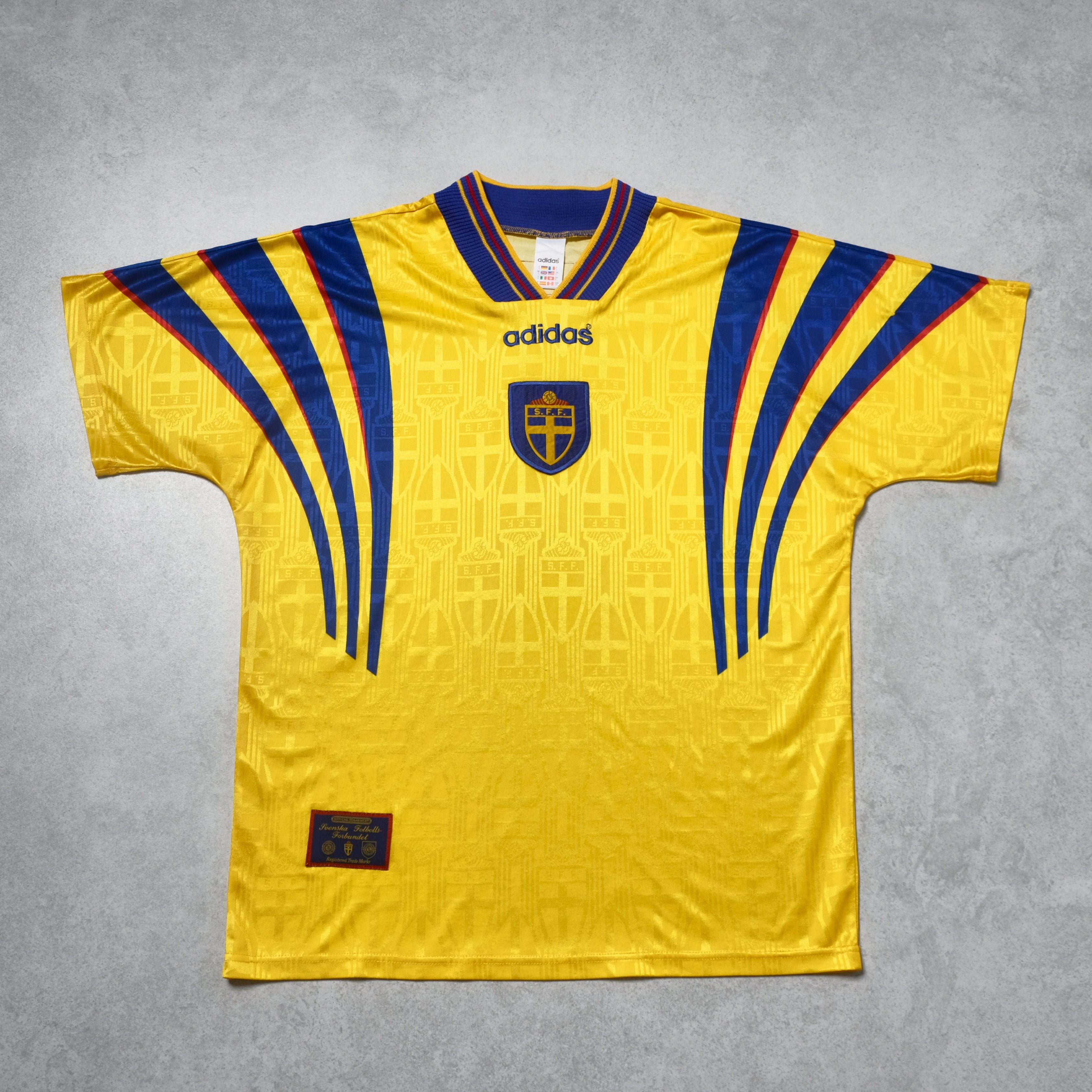 1996/98 Sweden Home Shirt Adidas (XL)