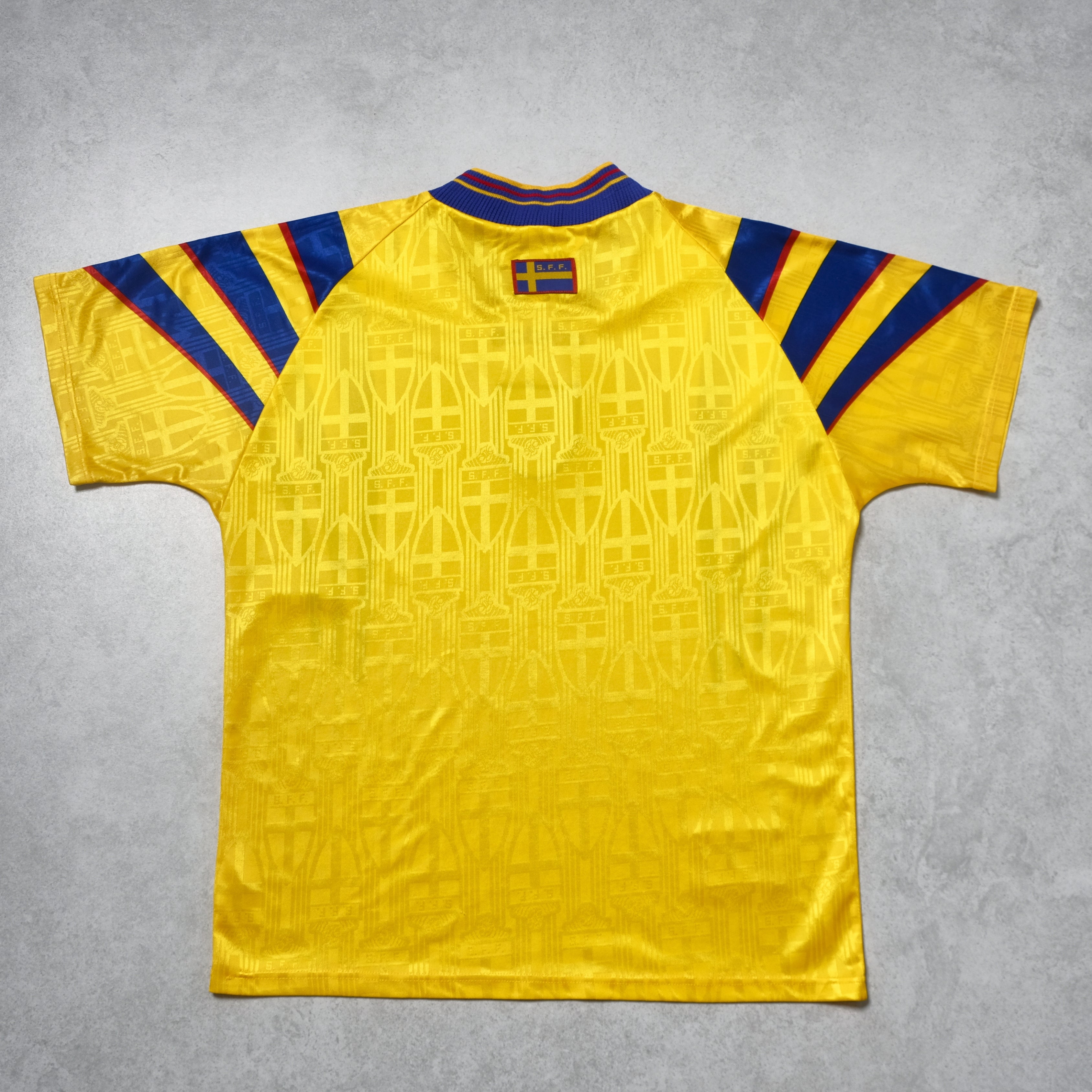 1996/98 Sweden Home Shirt Adidas (XL)