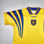 1996/98 Sweden Home Shirt Adidas (XL)