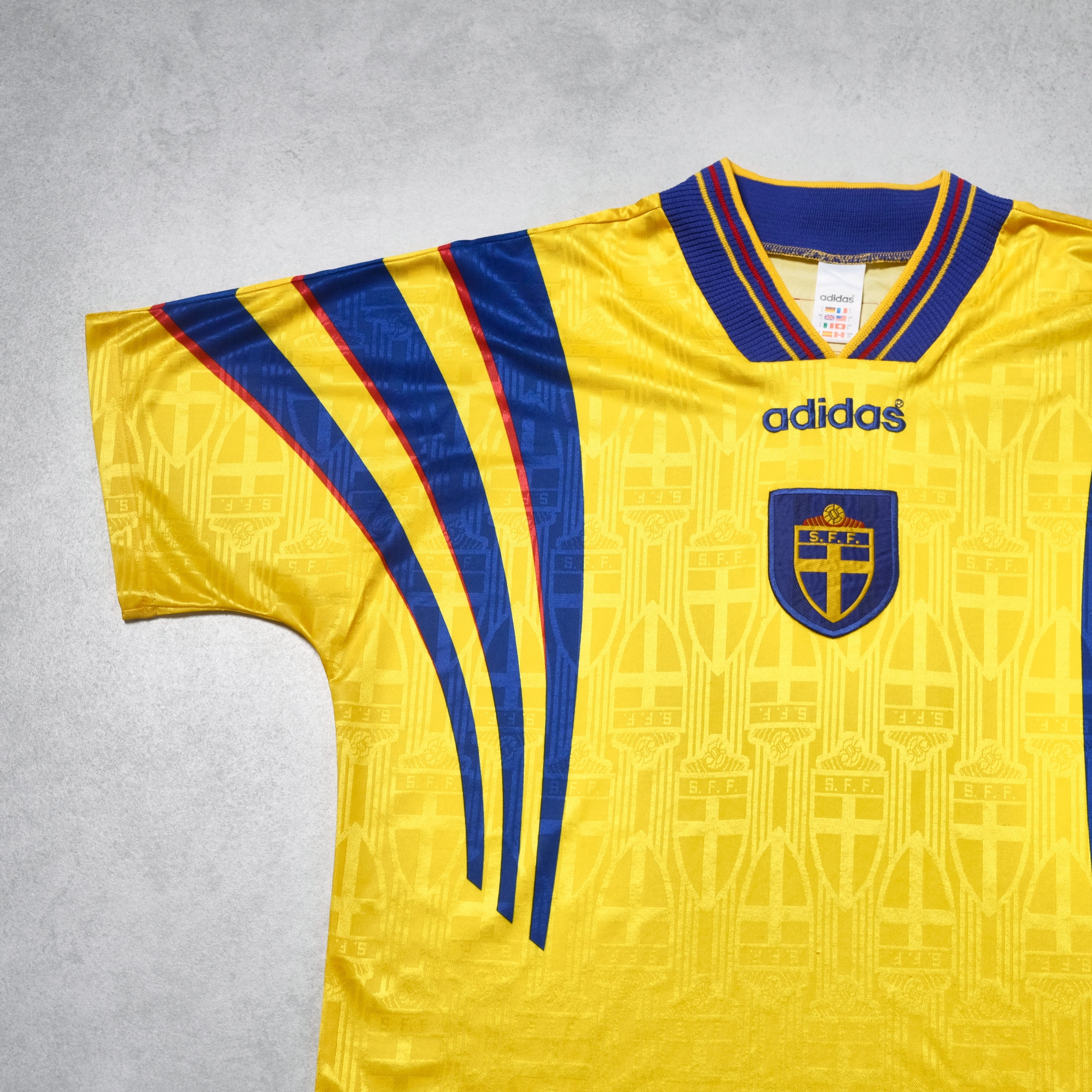 1996/98 Sweden Home Shirt Adidas (XL)