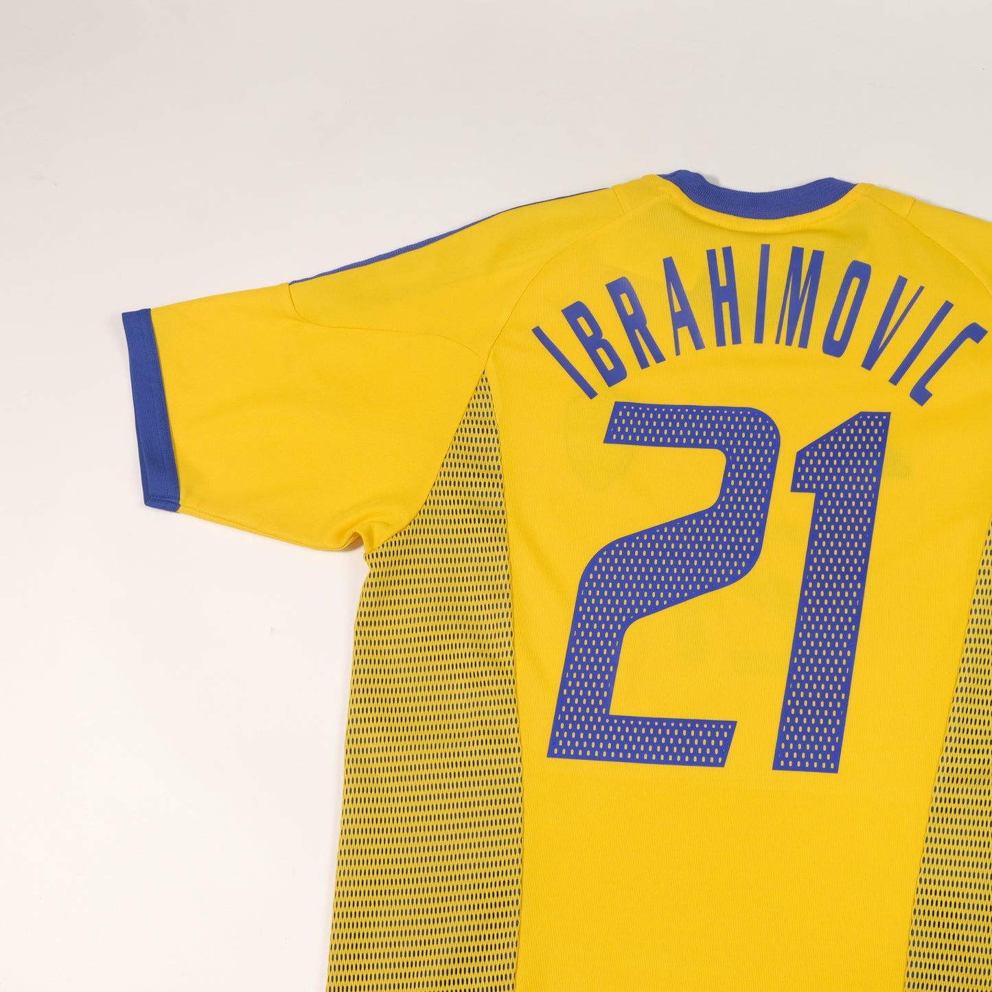 2002/03 Sweden Home Shirt Adidas Ibrahimovic (M) 