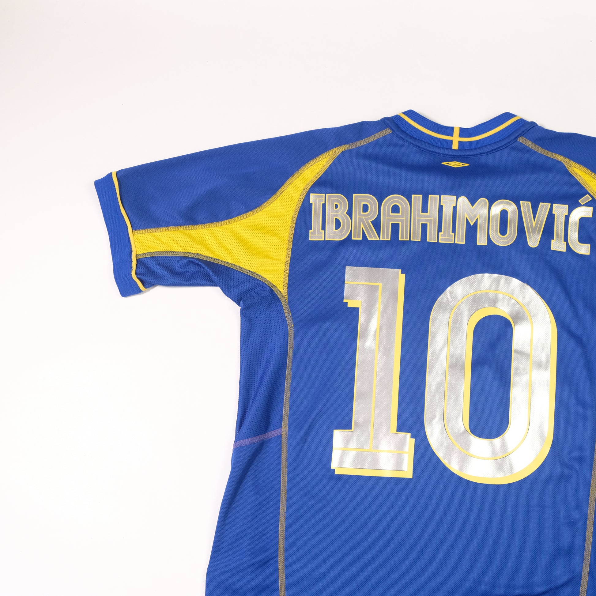 2003/04 Sweden Away Shirt Umbro Ibrahimovic (M)