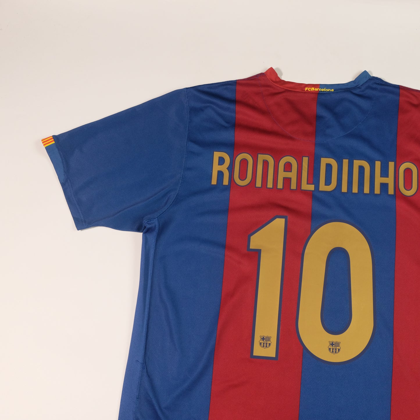 2006/07 Barcelona Home Shirt Ronaldinho Nike (L/XL)