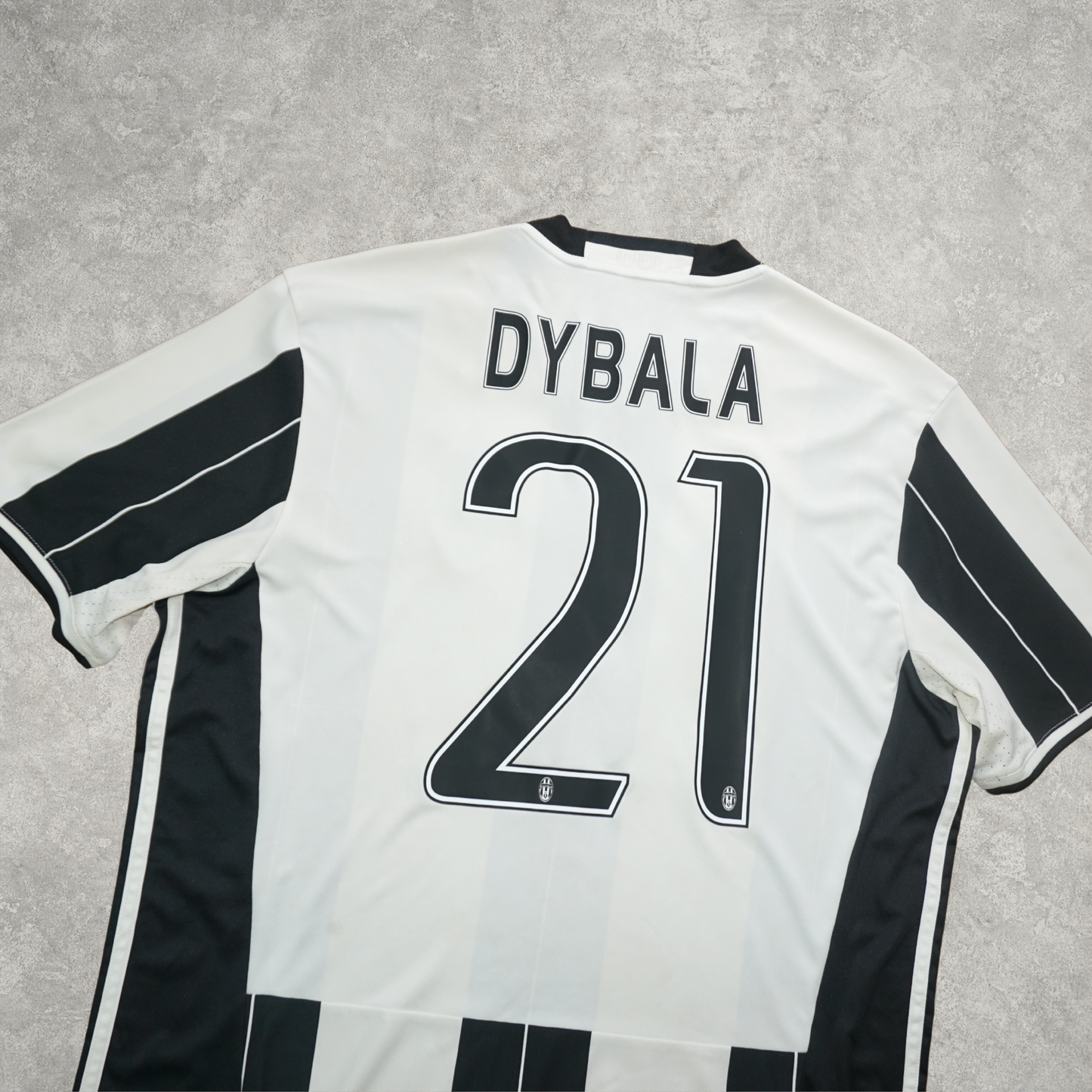 2016/17 Juventus Home Shirt Adidas Dybala (L/XL)