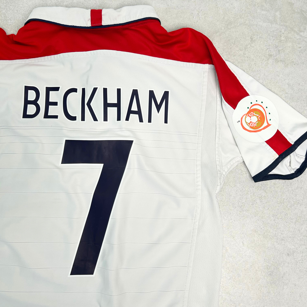 2004s England Home Shirt Umbro Beckham (S/M)