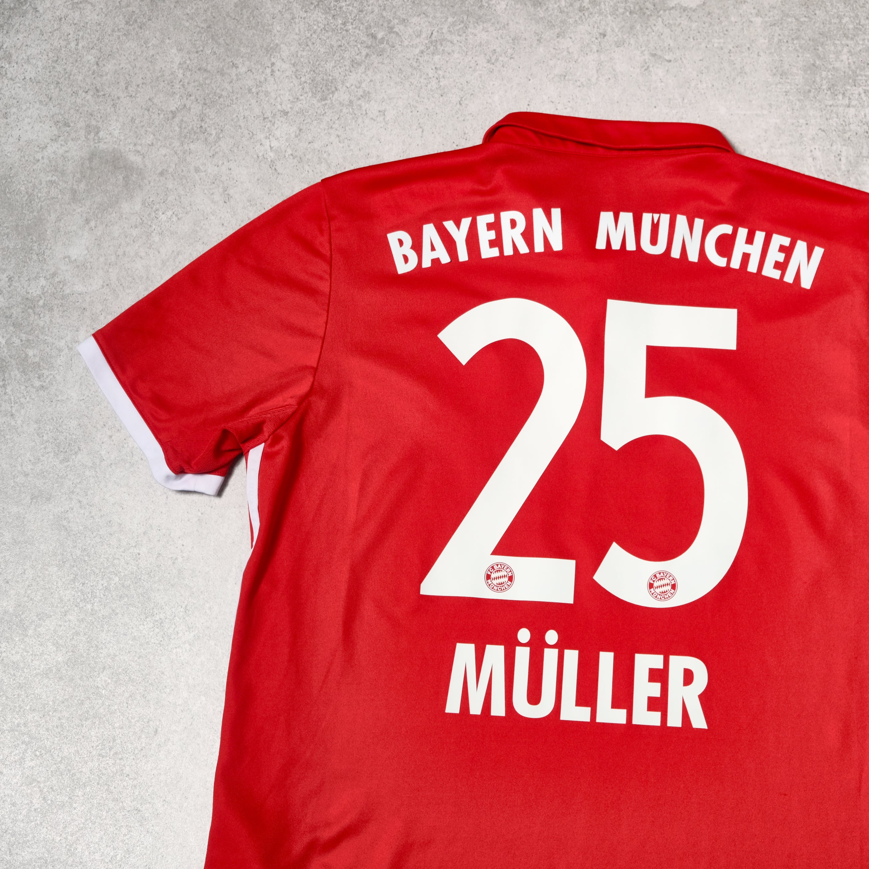2016/17 Bayern Munich Home Shirt Adidas Muller (M/L)