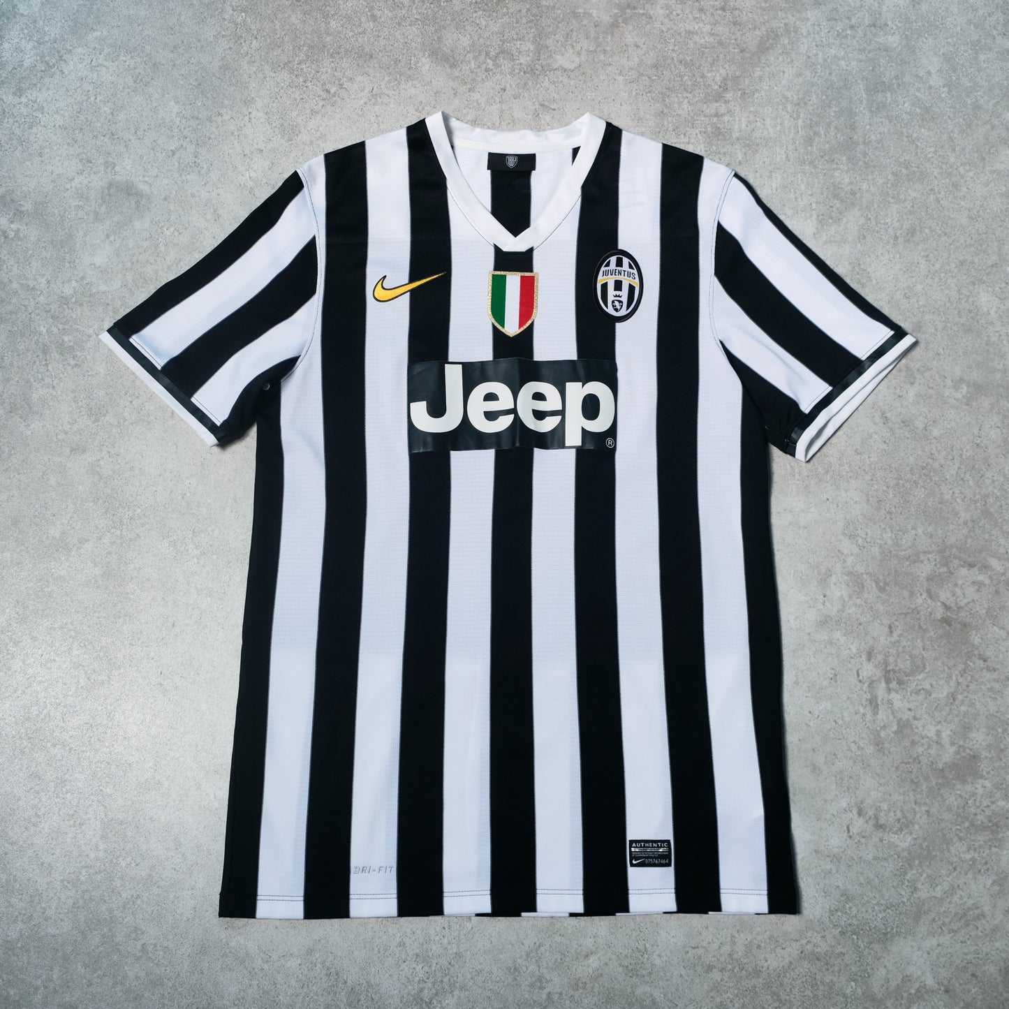 2013/14 Juventus Home Shirt Nike Chiellini (L/XL)