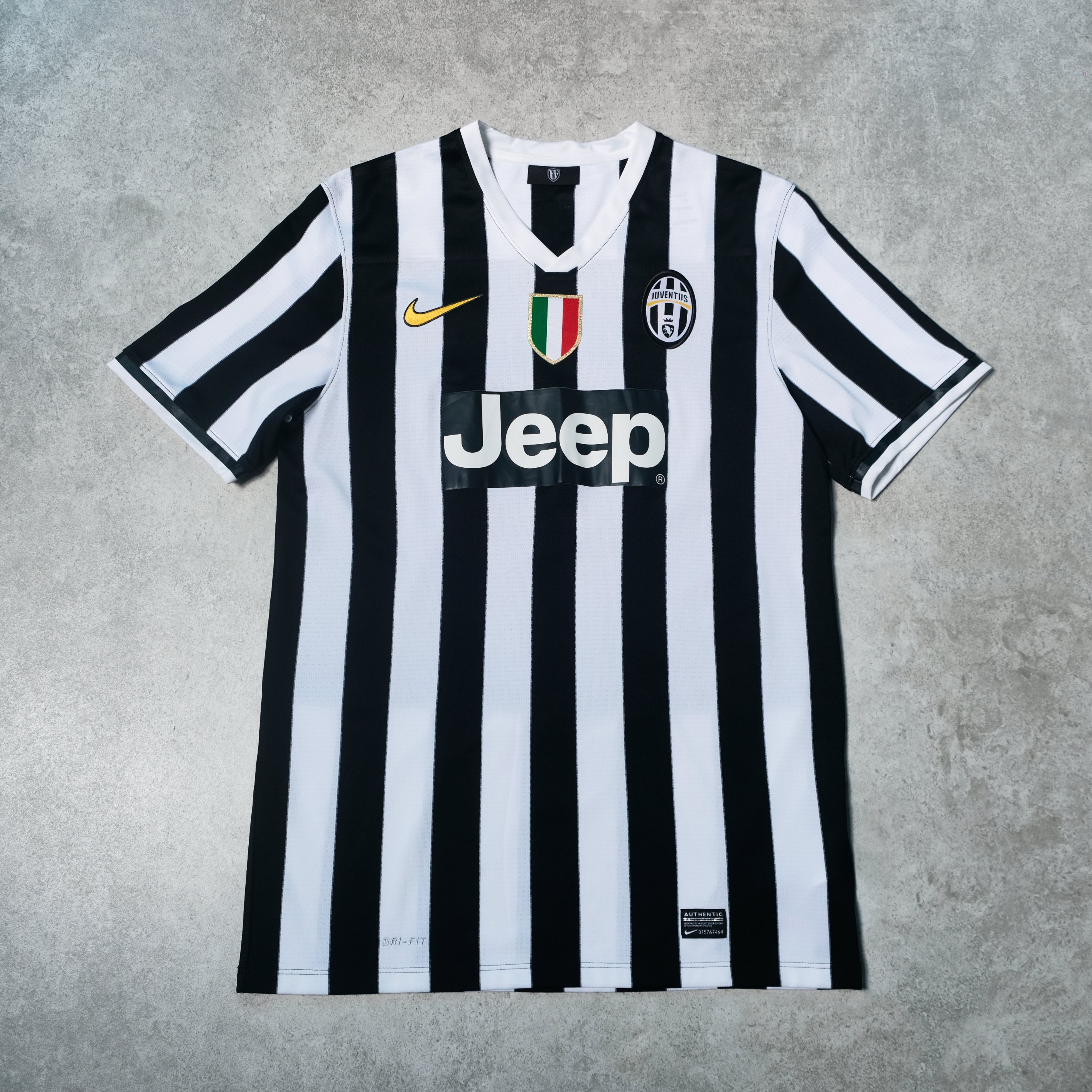 2013/14 Juventus Home Shirt Nike Chiellini (L/XL)